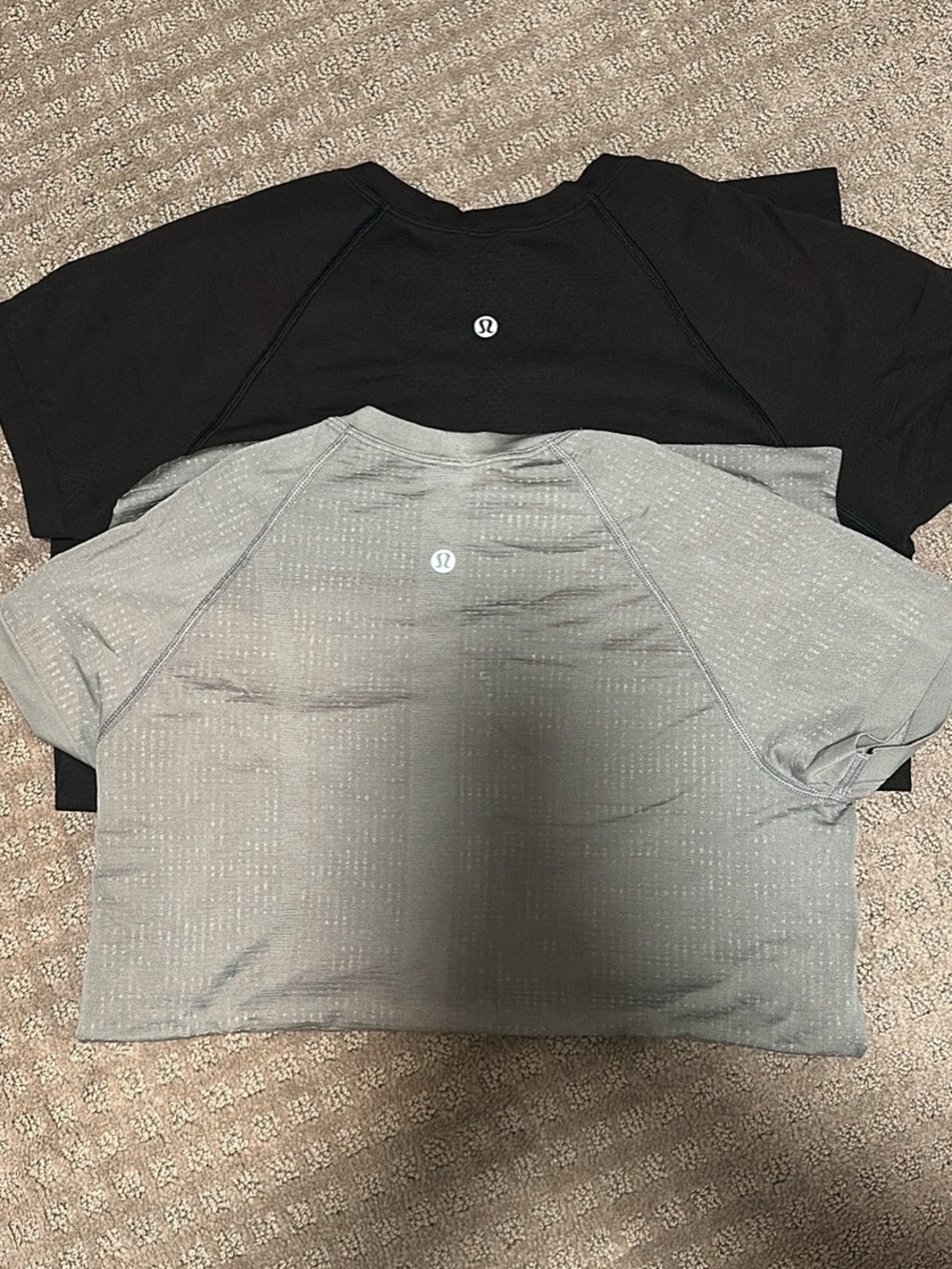lululemon athletica women’s Short Sleeve Performance Tee - Black & Light Gray